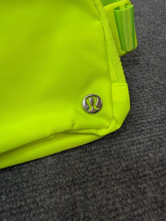 lululemon everywhere belt bag sunray yellow 1L (Honey Lemon) Lululemon everywhere belt bag available